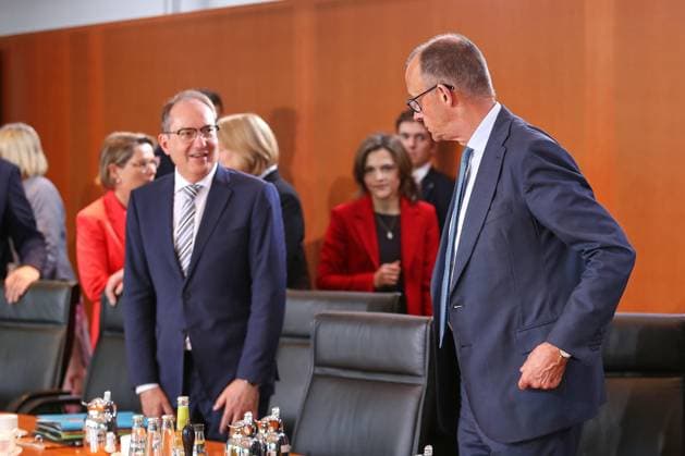 Berlin, Deutschland, 03.06.2026: Bundeskanzleramt: 47. Kabinettssitzung: Bundesminister des Innern Alexander Dobrindt (CSU) und Bundeskanzler Friedrich Merz (CDU) *** Berlin, Germany, 03 06 2026 Federal Chancellery 47 Cabinet meeting Federal Minister of the Interior Alexander Dobrindt CSU and Federal Chancellor Friedrich Merz CDU Copyright: xdtsxNachrichtenagenturx dts_121788
