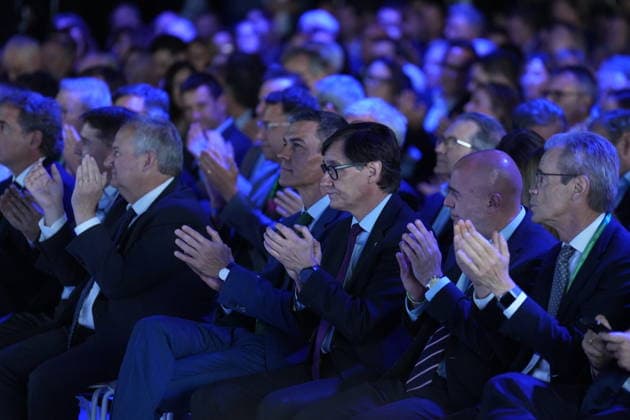 Third day of the 41st Meeting of the Cercle d Economia The President of the Government Pedro Sánchez, the Minister of Industry and Tourism, Jordi Hereu, and the President of the Generalitat de Catalunya, Salvador Illa, during the closing session of the 41st Meeting of the Cercle d Economia, on June 3, 2026, in Barcelona, Catalonia Spain This high-level economic and business forum, held at the Palau de Congressos de Catalunya, features the intervention of the President of the Government, Pedro Sánchez, who addressed the priorities of the economic agenda of the legislature and the position of Spain in the face of the new challenges of the model of competitiveness and autonomy of the European Union The President of the Government Pedro Sánche  Copyright: xDavidxZorrakinox 7568325