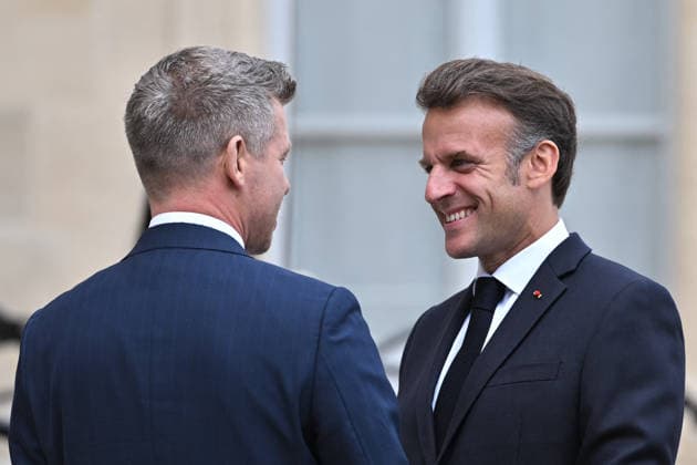 Emmanuel Macron welcomes Peter Magyar at the Elysee FA French President Emmanuel Macron welcomes Prime Minister of Hungary, Peter Magyar at the Elysee Palace in Paris on June 3, 2026. Photo by Firas Abdullah ABACAPRESS.COM Paris Ile-de-France France  Copyright: xAbdullahxFiras ABACAx