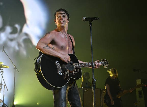 HOLLYWOOD FL - JUNE 02: Yungblud performs during The Idols World Tour at Hard Rock Live at the Seminole Hard Rock Hotel & Casino on June 2, 2026 in Hollywood, Florida. Copyright: xmpi04 MediaPunchx