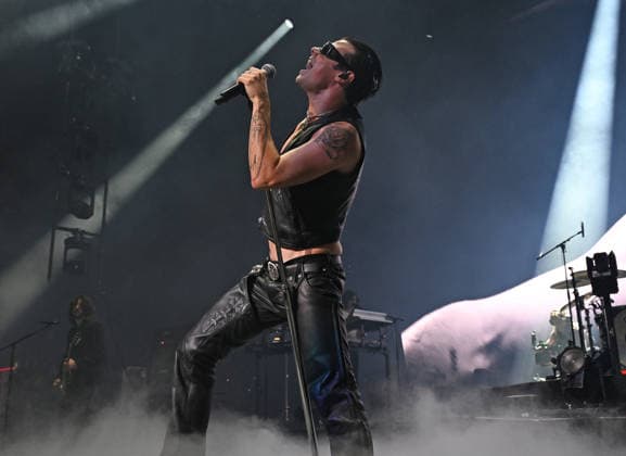 HOLLYWOOD FL - JUNE 02: Yungblud performs during The Idols World Tour at Hard Rock Live at the Seminole Hard Rock Hotel & Casino on June 2, 2026 in Hollywood, Florida. Copyright: xmpi04 MediaPunchx