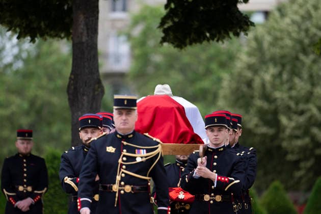 Republican Guards carry the coffin during a national tribute to late French philosopher and sociologist Edgar Morin at the Hotel des Invalides in Paris on June 2, 2026 Edgar Morin has died at the age of 104, on May 29, 2026 Eliot Blondet Pool Bestimage Paris France  Copyright: xEliotxBlondetx xPoolx xBestimagexEliotxBlondetx xPoolx xBestimagex
