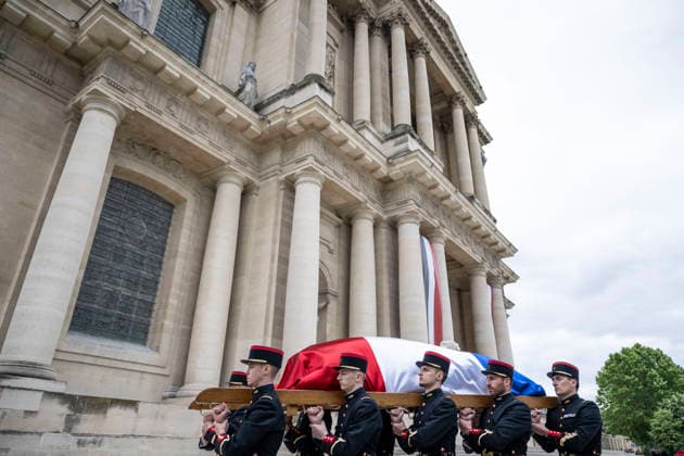 Republican Guards carry the coffin during a national tribute to late French philosopher and sociologist Edgar Morin at the Hotel des Invalides in Paris on June 2, 2026 Edgar Morin has died at the age of 104, on May 29, 2026 Eliot Blondet Pool Bestimage Paris France  Copyright: xEliotxBlondetx xPoolx xBestimagexEliotxBlondetx xPoolx xBestimagex