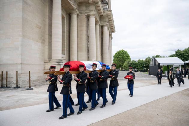 Republican Guards carry the coffin during a national tribute to late French philosopher and sociologist Edgar Morin at the Hotel des Invalides in Paris on June 2, 2026 Edgar Morin has died at the age of 104, on May 29, 2026 Eliot Blondet Pool Bestimage Paris France  Copyright: xEliotxBlondetx xPoolx xBestimagexEliotxBlondetx xPoolx xBestimagex