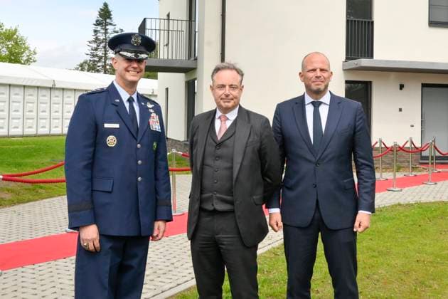 Opening Shape Village MONS, BELGIUM - JUNE 03: Prime Minister Bart de Wever, Deputy Prime Minister, Minister of Defence and Foreign Trade Theo Francken and General Grynckewych, Supreme Allied Commander Europe, pictured during the inauguration of the new SHAPE Village, comprising 300 houses and 300 apartments built in recent years on June 03, 2026 in Mons, Belgium, 03 06 2026 Mons Belgium  Copyright: xPhilipxReynaersx