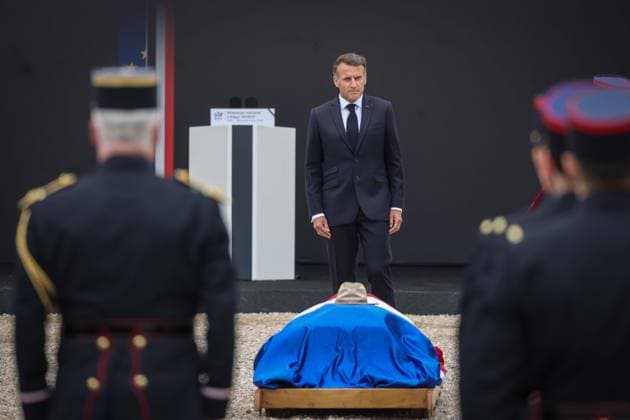 Paris, France le 03 juin 2026 - Le President de la Republique Emmanuel MACRON preside la ceremonie d hommage de la Nation a Edgar Morin, disparu le 29 mai dernier, aux Invalides - The President of the Republic Emmanuel MACRON presides over the Nation s tribute ceremony to Edgar Morin, who passed away on May 29, at the Invalides  Copyright: xSebastienxTOUBONx