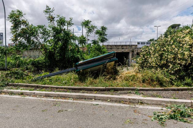 June 3, 2026, Rome, Italia, Italy: Storm damage following a waterspout in Rome s Prati Fiscali neighborhood, June 3, 2026 *** Local Caption *** Danni provocati dal maltempo dopo una tromba nel quartiere Prati Fiscali Roma, 03 06 2026 Rome Italy  - ZUMAa289 20260603_zia_a289_050 Copyright: xFrancescoxFotiax xAgfx