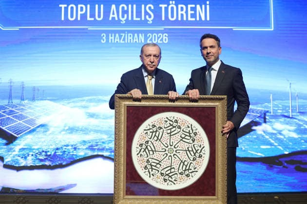 2025 Renewable Energy Investments Mass Opening Ceremony ANKARA, TURKIYE - JUNE 03: (----EDITORIAL USE ONLY MANDATORY CREDIT - TURKISH PRESIDENCY MUSTAFA KAMACI HANDOUT - NO MARKETING NO ADVERTISING CAMPAIGNS - DISTRIBUTED AS A SERVICE TO CLIENTS----) Turkish President Recep Tayyip Erdogan (L) attends the 2025 Renewable Energy Investments Mass Opening Ceremony at the Bestepe Nations Congress and Culture Center in Ankara, Turkiye on June 3, 2026. Turkish Minister of Energy and Natural Resources, Alparslan Bayraktar (R) gifted a present to President Erdogan. TUR Presidency Mustafa Kamaci Handout Anadolu Ankara Turkey. Editorial use only. Please get in touch for any other usage.  Copyright: x2026xAnadoluxTURxPresidency MustafaxKamacix xHandoutx