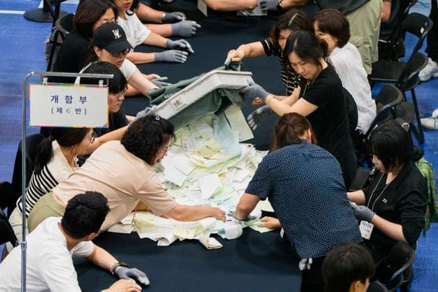 June 3, 2026, Seoul, South Korea: Poll workers count ballots after the conclusion of voting in South KoreaÃ¢â‚¬â ¢s local elections on Wednesday, June 3, 2026 in Seoul, South Korea. Seoul South Korea - ZUMAh163 20260603_znp_h163_034 Copyright: xJintakxHanx