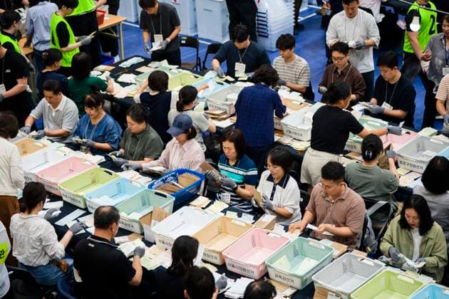 June 3, 2026, Seoul, South Korea: Poll workers count ballots after the conclusion of voting in South KoreaÃ¢â‚¬â ¢s local elections on Wednesday, June 3, 2026 in Seoul, South Korea. Seoul South Korea - ZUMAh163 20260603_znp_h163_036 Copyright: xJintakxHanx