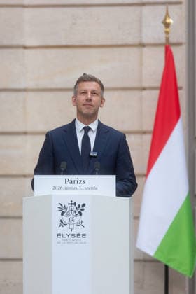 French President Receives the Prime Minister of Hungary - Paris France s President Emmanuel Macron and Hungary s Prime Minister Peter Magyar during a joint press conference after a meeting at The Elysee Presidential Palace in Paris, France on June 3, 2026. Photo by Tiphaine Lebely Pool ABACAPRESS.COM Paris France  Copyright: xLebelyxTiphaine Pool ABACAx