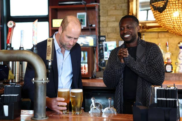 . 03 06 2026. London, United Kingdom. Prince William during a visit to The Prince of Peckham pub in London, as he talks to Clement Ogbonnaya, who established the community led pub.  xPoolx xi-Imagesx IIM-26803-0042
