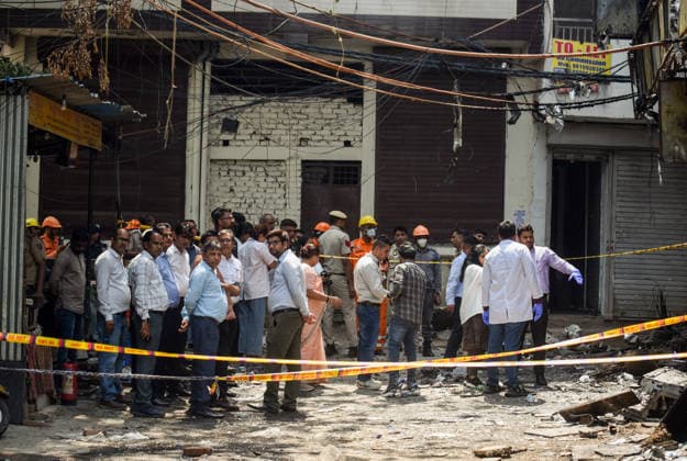 A forensic team at a site of fire in a restaurant at Malviya Nagar New Delhi, Jun 03 (ANI): A forensic team at a site of fire in a restaurant at Malviya Nagar, in New Delhi on Wednesday. 21 people died so far. NEW DELHI Delhi India Copyright: xANIx ANI_20260603203
