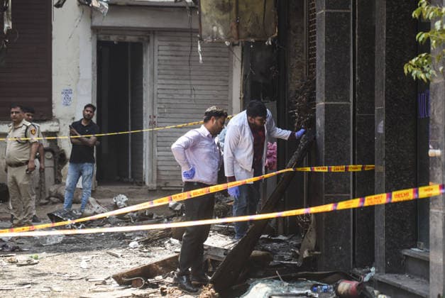 A forensic team at a site of fire in a restaurant at Malviya Nagar New Delhi, Jun 03 (ANI): A forensic team at a site of fire in a restaurant at Malviya Nagar, in New Delhi on Wednesday. 21 people died so far. NEW DELHI Delhi India Copyright: xANIx ANI_20260603204