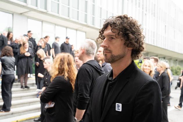Hundreds of employees of Czech Television arrive at work dressed in black and gathered in front of the main building in Kavci Hory in protest against steps government coalition is taking in connection with planned changes to funding of public service media, Prague, Kavci Hory, June 3rd, 2026. (CTKxPhoto RichardxMundl) CTKPhotoF202606030015301  CTKPhotoF202606030015301