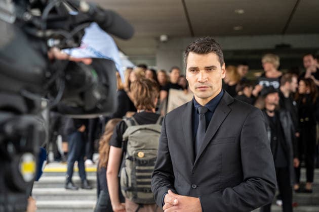 Hundreds of employees of Czech Television arrive at work dressed in black and gathered in front of the main building in Kavci Hory in protest against steps government coalition is taking in connection with planned changes to funding of public service media, Prague, Kavci Hory, June 3rd, 2026. (CTKxPhoto RichardxMundl) CTKPhotoF202606030015601  CTKPhotoF202606030015601