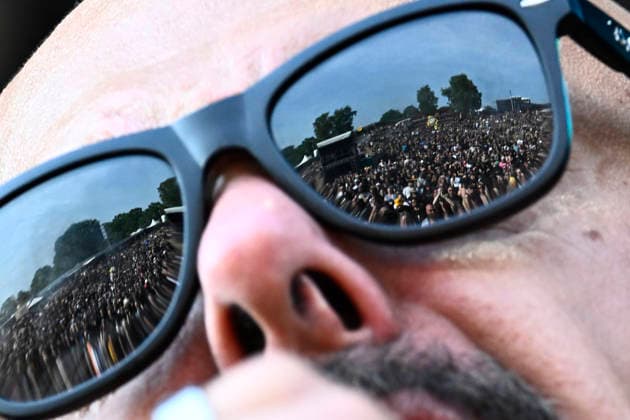 SÖLVESBORG, SVERIGE 20260603 Publiken speglar sig i solglasögonen när Roy Khan, Norge,, spelar under onsdagen pa Sweden Rock Festival utanför Sölvesborg. SÖLVESBORG SVERIGE x10080x *** SÖLVESBORG, SWEDEN 20260603 The audience reflects in the sunglasses when Roy Khan, Norway, plays on Wednesday at the Sweden Rock Festival outside Sölvesborg SÖLVESBORG SWEDEN x10080x  Copyright: xFredrikxSandberg TTx SWEDEN ROCK FESTIVAL 2026 fZRLnOIx6hI