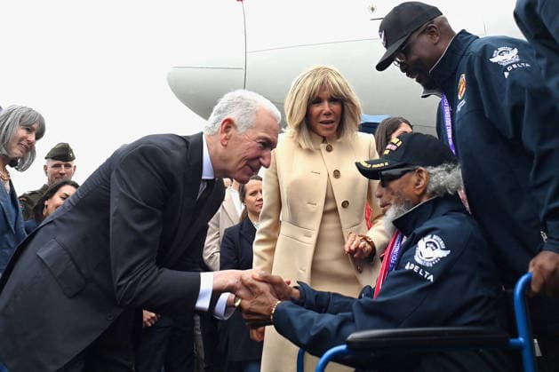 Brigitte Macron And Charles Kushner Welcome American Veterans At D-Day Anniversary - Deauville Brigitte Macron and United States Ambassador to France Charles Kushner attend the 82nd anniversary of the D-Day landings at Deauville Airport to welcome American veterans in Deauville, France on June 3, 2026. Photo by Franck Castel ABACAPRESS.COM Deauville France  Copyright: xCastelxFranck ABACAx