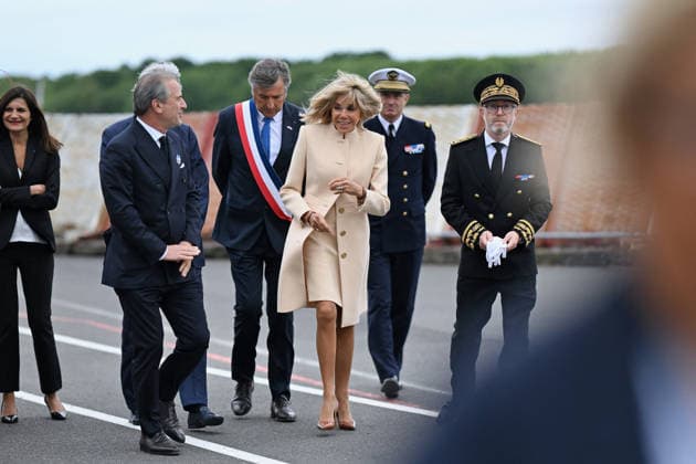 Brigitte Macron And Charles Kushner Welcome American Veterans At D-Day Anniversary - Deauville Brigitte Macron and United States Ambassador to France Charles Kushner attend the 82nd anniversary of the D-Day landings at Deauville Airport to welcome American veterans in Deauville, France on June 3, 2026. Photo by Franck Castel ABACAPRESS.COM Deauville France  Copyright: xCastelxFranck ABACAx