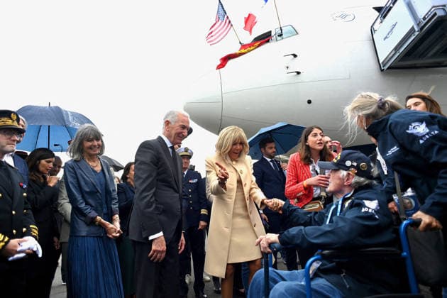 Brigitte Macron And Charles Kushner Welcome American Veterans At D-Day Anniversary - Deauville Brigitte Macron and United States Ambassador to France Charles Kushner attend the 82nd anniversary of the D-Day landings at Deauville Airport to welcome American veterans in Deauville, France on June 3, 2026. Photo by Franck Castel ABACAPRESS.COM Deauville France  Copyright: xCastelxFranck ABACAx