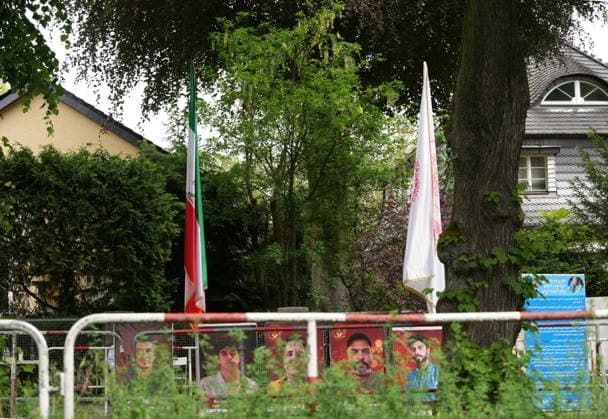 Berlin, GER, Berlin,20260603, Berlin, Solidaritätskundgebung , Demo, Die Botschaft muss geschlossen werden, Podbielskiallee 69, Mittelstreifen vor der iranischen Botschaft, Protestcamp *** Berlin, GER, Berlin,20260603, Berlin, solidarity rally, demonstration, The embassy must be closed, Podbielskiallee 69, central reservation in front of the Iranian embassy, protest camp