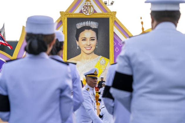 Entertainment Bilder des Tages Birthday of Thai Queen Suthida in Bangkok BANGKOK, THAILAND - JUNE 03: Members of a military guard of honor stand in formation during a ceremony celebrating the birthday of Thai Queen Suthida Bajrasudhabimalalakshana at Sanam Luang Royal Field in Bangkok, Thailand on June 03, 2026. Adryel Talamantes Anadolu Bangkok Thailand. Editorial use only. Please get in touch for any other usage.  Copyright: x2026xAnadoluxAdryelxTalamantesx