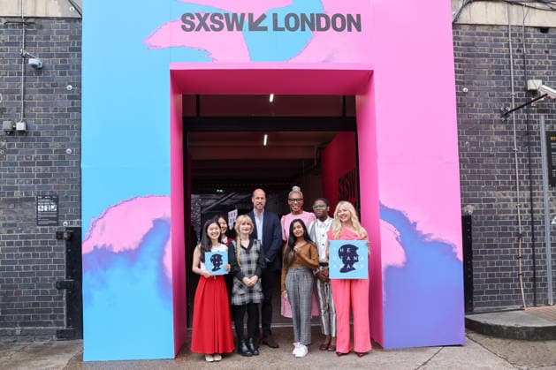 June 3, 2026, London, London, UK: London, UK. WILLIAM, PRINCE OF WALES poses with Dr Tessy Ojo, CEO of The Diana Award and the award winners as he departs from the SXSW London festival at The Truman Brewery in Shoreditch, London, after visiting The Diana Award, this year s charity partner of the festival. During the visit, Prince William met young people recently recognised with the Legacy Award and heard how they are continuing the work of the late Diana, Princess of Wales. London UK  - ZUMAl94_ 20260603_zaf_l94_017 Copyright: xDinendraxHariax