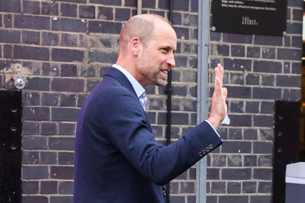 June 3, 2026, London, London, UK: London, UK. WILLIAM, PRINCE OF WALES poses with Dr Tessy Ojo, CEO of The Diana Award and the award winners as he departs from the SXSW London festival at The Truman Brewery in Shoreditch, London, after visiting The Diana Award, this year s charity partner of the festival. During the visit, Prince William met young people recently recognised with the Legacy Award and heard how they are continuing the work of the late Diana, Princess of Wales. London UK  - ZUMAl94_ 20260603_zaf_l94_024 Copyright: xDinendraxHariax