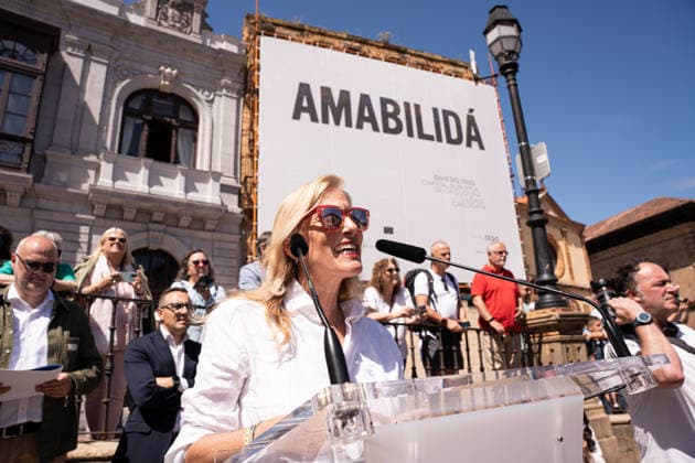 Celebration of the World Cider Day in Oviedo The Deputy Minister of Tourism of the Government of Asturias, Lara Martinez, attends the media during the celebration of World Cider Day, June 3, 2026, in Oviedo, Asturias, Spain This festive event, developed in the Cathedral Square in Oviedo, brings together harvesters, cider makers and citizens in a day of exaltation of Asturian cider culture, declared Intangible Cultural Heritage of Humanity, which includes demonstrations of pouring and traditional tastings 03 JUNE 2026 Oviedo Asturias Oviedo Asturias Espana  Copyright: xJuanxVegax 7569119