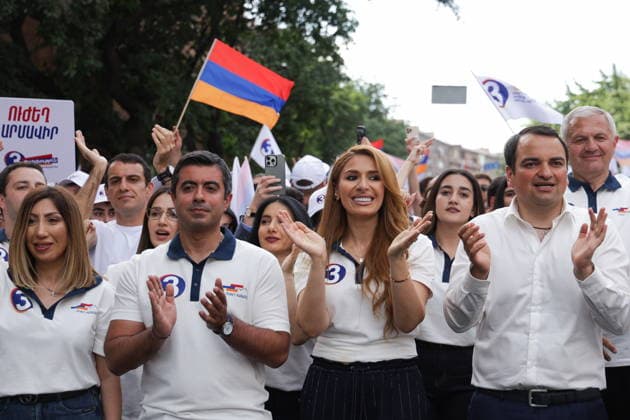 ARMENIA, YEREVAN - JUNE 3, 2026: Activists take part in a march for Strong Armenia ahead of the June 7 election to the National Assembly Yerevan Armenia  - ZUMAt113 20260603_zaa_t113_665 Copyright: xAlexanderxPatrinx