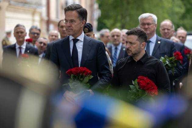 News Bilder des Tages Ukrainian President Volodymyr Zelensky and NATO Secretary General Mark Rutte lay wreaths at the Remembrance Wall near St. Michael s Cathedral in Kyiv Ukrainian President Volodymyr Zelensky and NATO Secretary General Mark Rutte lay wreaths at the Remembrance Wall near St. Michael s Cathedral in Kyiv, Ukraine, June 3, 2026. Photo by PRESIDENT OF UKRAINE apaimages Ukraine Ukraine Ukraine 030626_Ukraine_UPO_00(7).jpeg Copyright: xapaimagesxPRESIDENTxOFxUKRAINEx xapaimagesx