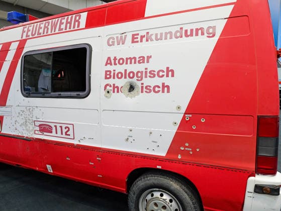 Interschutz 2026 in Hannover Helfer sind gegen Kugeln in ihren Fahrzeugen nicht geschützt. *** Interschutz 2026 in Hanover Helpers are not protected against bullets in their vehicles Copyright: xBerndxGüntherx