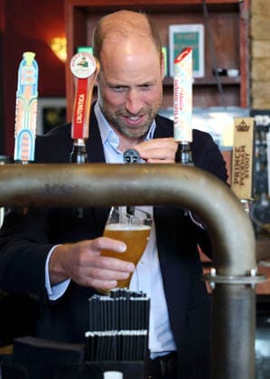 The Prince Of Wales Visits East London LONDON, ENGLAND - JUNE 03: Prince William, Prince of Wales pours a pint during his visit to The Prince of Peckham pub in Peckham on June 03, 2026 in London, England. The Prince of Wales visited grassroots initiatives encouraging positive social change., Credit:Chris Jackson PA ROTA - B68 Avalon United Kingdom, England, London  Copyright: xChrisxJacksonx xPAxROTAx-xB68x xAvalonx 1107543861
