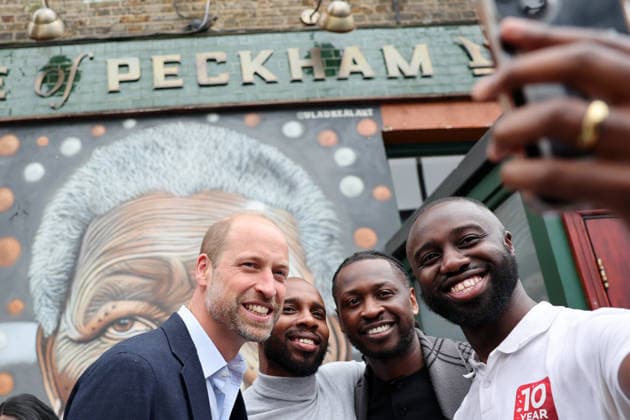 The Prince Of Wales Visits East London LONDON, ENGLAND - JUNE 03: Prince William, Prince of Wales poses for a selfie with local residents during his visit to The Prince of Peckham pub in Peckham on June 03, 2026 in London, England. The Prince of Wales visited grassroots initiatives encouraging positive social change., Credit:Chris Jackson PA ROTA - B68 Avalon United Kingdom, England, London  Copyright: xChrisxJacksonx xPAxROTAx-xB68x xAvalonx 1107543971