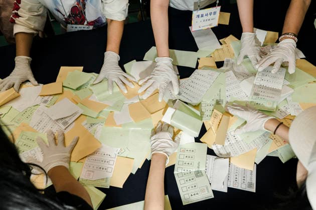 June 3, 2026, Seoul, Seoul, South Korea: Election workers sort ballots from opened ballot boxes on counting tables at a vote-counting center following South Korea s nationwide local elections on June 3. Voters elected mayors, governors, local council members and regional education superintendents. Seoul South Korea - ZUMAm346 20260603_znp_m346_014 Copyright: xSuhxJeenxMoonx