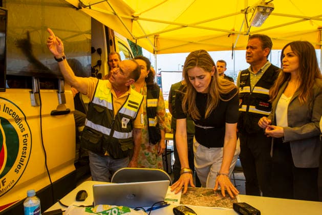 Second day of extinguishing the fire in Los Garres Murcia and has forced preventive evictions The third vice president and Minister for Ecological Transition and Demographic Challenge, Sara Aagesen, visits the Advanced Command post of the fire in Los Garres, June 2, 2026, in Murcia, Region of Murcia Spain The fire declared yesterday afternoon June 3 in the Murcian districts of Los Garres and Lages caused the activation of the Infomur Plan in emergency phase, in situation two, A total of 250 troops from the Region of Murcia are working in the area, along with local and state resources Units of the Third Battalion of Intervention of the Military Emergency Unit UME have gone from their base in Bétera Valencia to help in fighting this fire, af  Copyright: xVictorxFernandezx 7569306