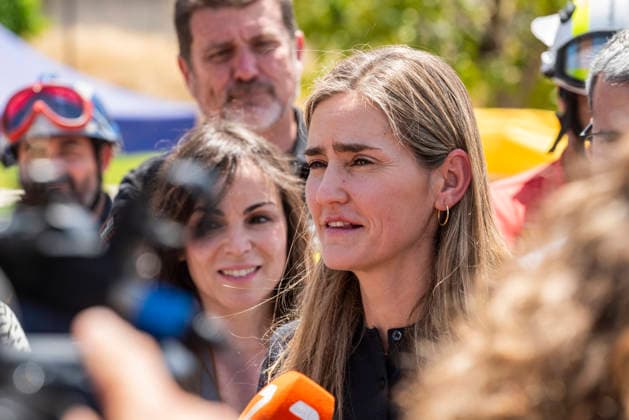 Second day of extinguishing the fire in Los Garres Murcia and has forced preventive evictions The third vice president and Minister for Ecological Transition and Demographic Challenge, Sara Aagesen, attends the media on his visit to the Advanced Command post of the fire in Los Garres, June 2, 2026, in Murcia, Region of Murcia Spain The fire declared yesterday afternoon June 3 in the districts of Los Garres and Lages Murcia caused the activation of the Infomur Plan in emergency phase, A total of 250 troops from the Region of Murcia are working in the area, along with local and state resources Units of the Third Intervention Battalion of the Military Emergency Unit UME have gone from their base in Bétera Valencia to help in the fight against  Copyright: xVictorxFernandezx 7569313