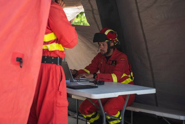 Second day of extinguishing the fire in Los Garres Murcia and that has forced preventive evictions Advanced Command Post of the fire in Los Garres, June 2, 2026, in Murcia, Region of Murcia Spain The fire declared yesterday afternoon June 3 in the Murcian districts of Los Garres and Lages caused the activation of the Infomur Plan in emergency phase, in situation two, A total of 250 troops from the Region of Murcia are working in the area, along with local and state resources Units of the Third Battalion of Intervention of the Military Emergency Unit UME have gone from their base in Bétera Valencia to help in fighting this fire, after being requested by the President of the regional government, Fernando López Miras 03 JUNE 2026 Víctor Ferná  Copyright: xVictorxFernandezx 7569316