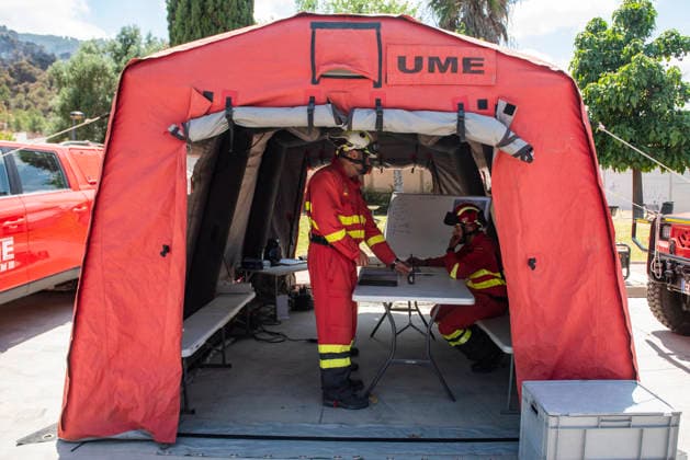 Second day of extinguishing the fire in Los Garres Murcia and that has forced preventive evictions Advanced Command Post of the fire in Los Garres, June 2, 2026, in Murcia, Region of Murcia Spain The fire declared yesterday afternoon June 3 in the Murcian districts of Los Garres and Lages caused the activation of the Infomur Plan in emergency phase, in situation two, A total of 250 troops from the Region of Murcia are working in the area, along with local and state resources Units of the Third Battalion of Intervention of the Military Emergency Unit UME have gone from their base in Bétera Valencia to help in fighting this fire, after being requested by the President of the regional government, Fernando López Miras 03 JUNE 2026 Víctor Ferná  Copyright: xVictorxFernandezx 7569317