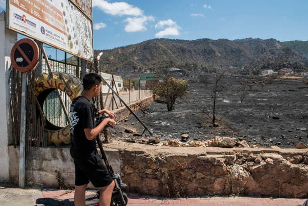 Second day of extinguishing the fire in Los Garres Murcia and has forced preventive evictions Burned areas by fire in Los Garres, June 2, 2026, in Murcia, Region of Murcia Spain The fire declared yesterday afternoon June 3 in the Murcian districts of Los Garres and Lages caused the activation of the Infomur Plan in emergency phase, in situation two, A total of 250 troops from the Region of Murcia are working in the area, along with local and state resources Units of the Third Intervention Battalion of the Military Emergency Unit UME have gone from their base in Bétera Valencia to help in fighting this fire, after being requested by the President of the Regional Government, Fernando López Miras 03 JUNE 2026 Víctor Ferná Murcia, Region de Mu  Copyright: xVictorxFernandezx 7569333