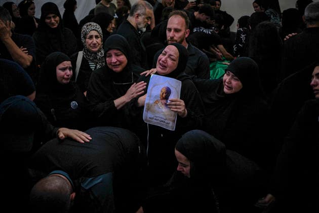 People mourn during the funeral procession for members of a Lebanese family in Wardaniyeh, Lebanon, 03 June 2026. A displaced Lebanese family, parents Hassan Abdullah and Hanan Shehab, along with their children Leen, Ali, Ibrahim, and Julia, were killed in an Israeli airstrike in Marwanieh, south Lebanon. According to the Lebanese Ministry of Health, Israeli attacks across Lebanon have killed more than 3,500 people and injured more than 10,600 since renewed hostilities between Israel and Hezbollah began in March 2026. Funeral for Lebanese family killed in Israeli airstrike !ACHTUNG: NUR REDAKTIONELLE NUTZUNG!  Copyright: xEdgarxGutiérrezx GRAF192 20260603-55020488488_1