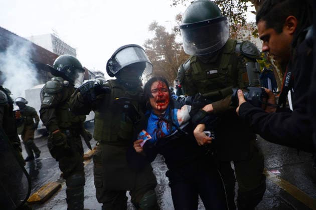 Santiago, June 3, 2026 Confech calls for March from Plaza Baquedano despite not being authorized in that sector People gather in front of the theater of the University of Chile Dragomir Yankovic Aton Chile, Aton 1161794  Copyright: DRAGOMIRxYANKOVIC ATONxCHILE