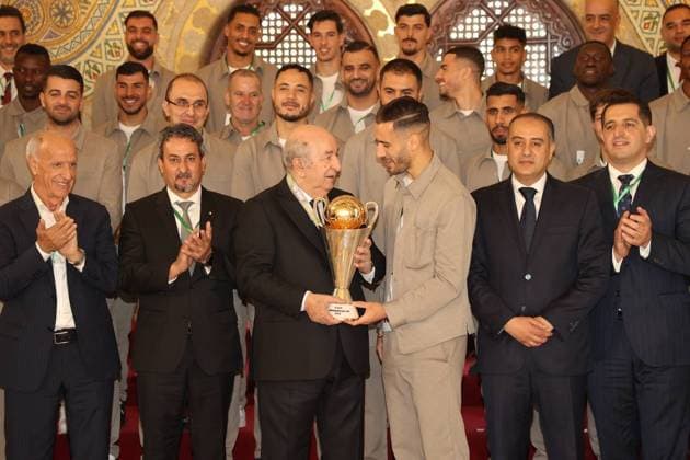 News Bilder des Tages Algerian President honors champion athletes at People’s Palace ceremony Algerian President Abdelmadjid Tebboune attends a ceremony honoring a group of Algerian athletes who achieved titles in continental and international competitions at the People’s Palace in Algiers, Algeria, on June 3, 2026. The ceremony was held in recognition of their sporting achievements and their representation of Algeria in international events. Photo by Algerian Presidency Office Algeria Algeria Algeria 030626_Algiers_Ù?APO_00(11) Copyright: xapaimagesxAlgerianxPresidencyxOfficex xapaimagesx