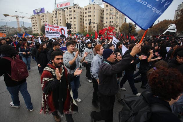 Santiago, June 3, 2026 The Student Confederation of Chile calls for a national strike, with a march from Plaza Baquedano Jonnathan Oyarzun Aton Chile, Aton 1161833  Copyright: JONNATHANxOYARZUN ATONxCHILE