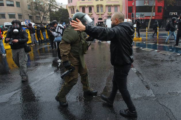 Santiago, June 3, 2026 The Student Confederation of Chile calls for a national strike day, with a march from Plaza Baquedano Jonnathan Oyarzun Aton Chile, Aton 1161819  Copyright: JONNATHANxOYARZUN ATONxCHILE