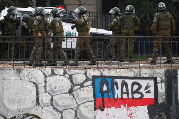 Santiago, June 3, 2026 Confech calls for March from Plaza Baquedano despite not being authorized in that sector People gather in front of the theater of the University of Chile Dragomir Yankovic Aton Chile, Aton 1161858  Copyright: DRAGOMIRxYANKOVIC ATONxCHILE
