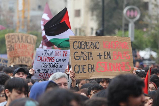 Santiago, June 3, 2026 The Chilean Student Confederation calls for a national strike day, with a march from Plaza Baquedano Jonnathan Oyarzun Aton Chile, Aton 1161874  Copyright: JONNATHANxOYARZUN ATONxCHILE