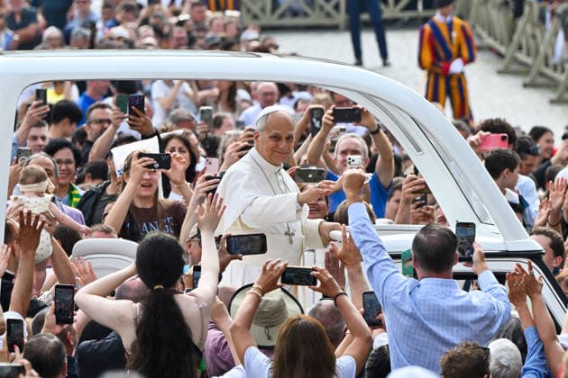 ITALY - POPE LEO XIV DURING HIOS WEEKLY GENERAL AUDIENCE IN ST PETER S SQUARE AT THE VATICAN - 2026 6 3 Italy, Rome, Vatican, 2026 6 3 Pope Leo XIV during his weekly general audience in St. Peter Square at the Vatican - ALESSIA GIULIANI Catholic Press Photo EDITORIAL USE ONLY - NO BOOKS Copyright: xALESSIAxGIULIANIx CPPx