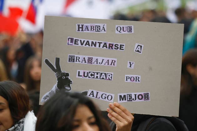 Santiago, June 3, 2026 Confech calls for March from Plaza Baquedano despite not being authorized in that sector People gather in front of the theater of the University of Chile Dragomir Yankovic Aton Chile, Aton 1161880  Copyright: DRAGOMIRxYANKOVIC ATONxCHILE