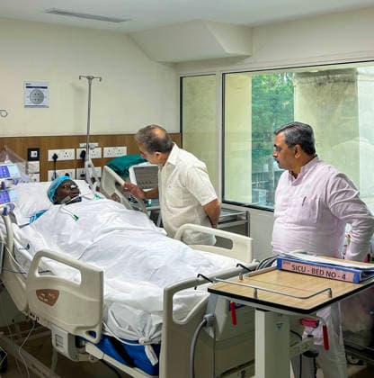 RECORD DATE NOT STATED Kirti Vardhan Singh meets the injured in the tragic fire incident in Malviya Nagar New Delhi, Jun 03 (ANI): Union MoS Kirti Vardhan Singh meets an injured foreign national in the tragic fire incident in Malviya Nagar at Max Super Speciality Hospital, Saket, in New Delhi on Wednesday. (@KVSinghMPGonda X ANI Photo) NEW DELHI Delhi India Copyright: xANIx ANI_20260603456
